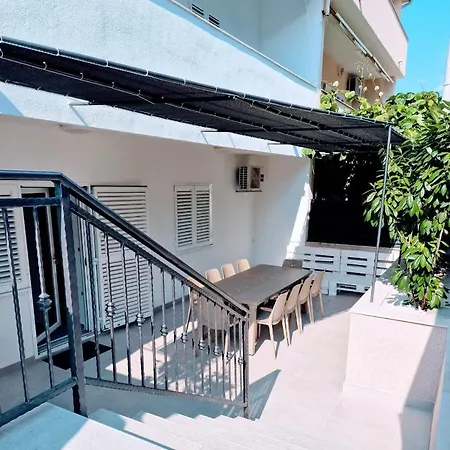 House Gazo * Τρογκίρ